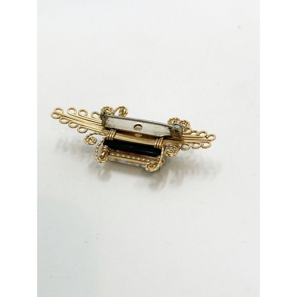 Reverse carved flower brooch 1950s lucite jewelry - Picture 2 of 4